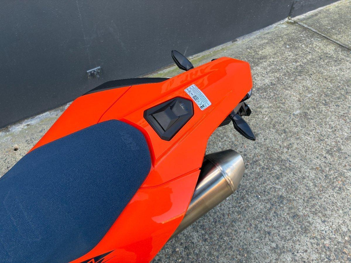 2026 KTM 690 SMC R SUPERMOTARD