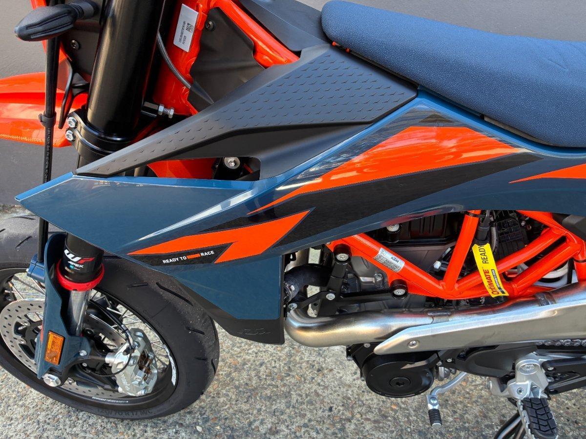 2026 KTM 690 SMC R SUPERMOTARD