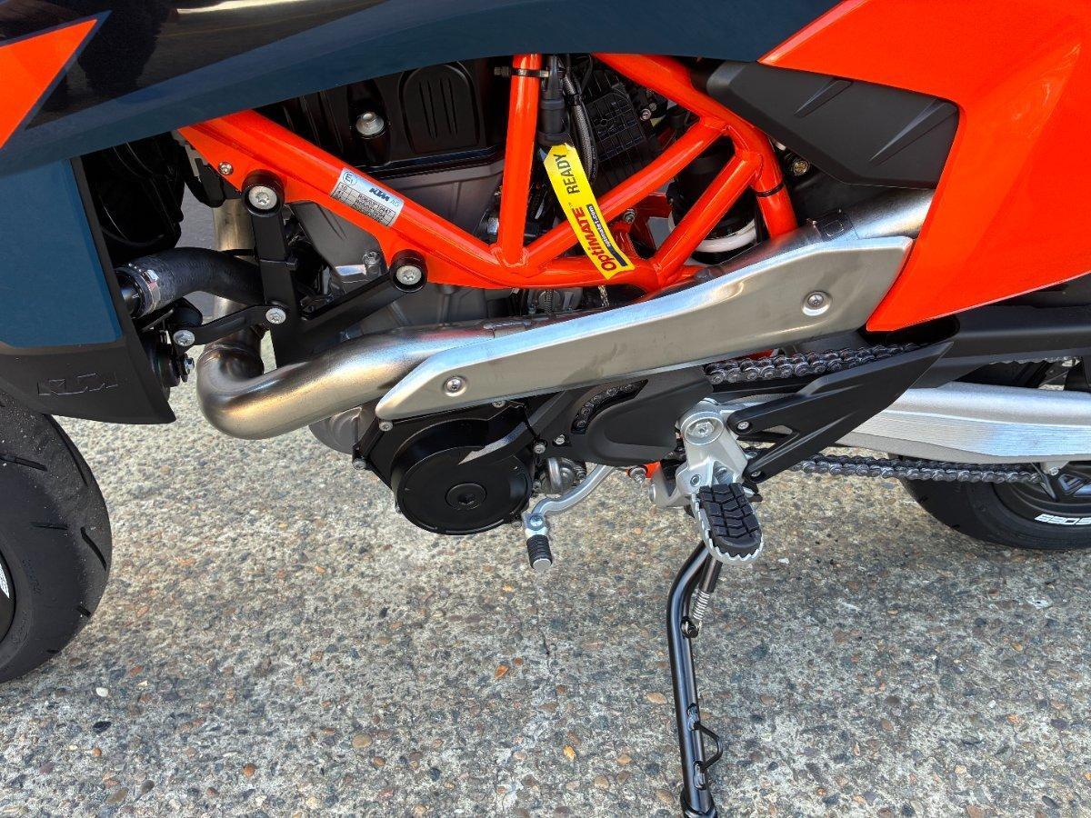 2026 KTM 690 SMC R SUPERMOTARD