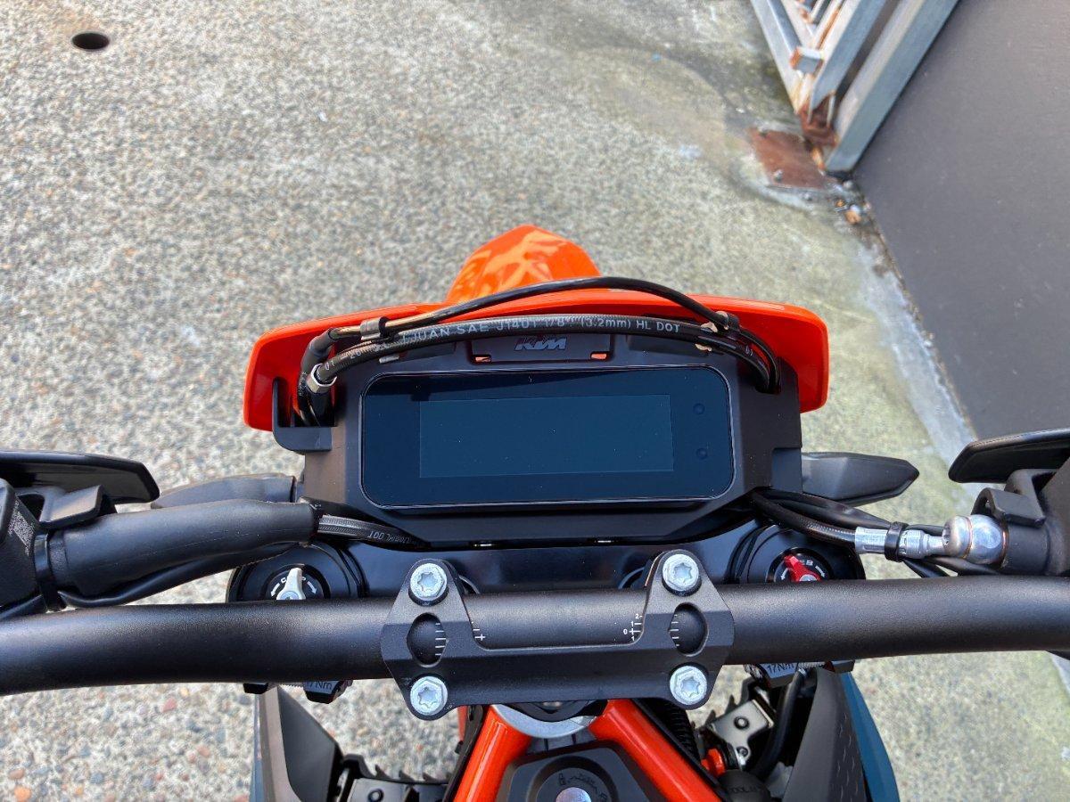 2026 KTM 690 SMC R SUPERMOTARD