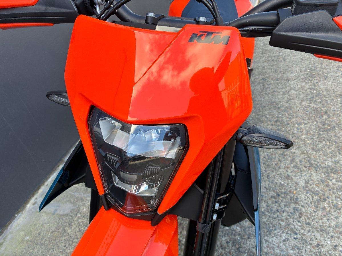 2026 KTM 690 SMC R SUPERMOTARD