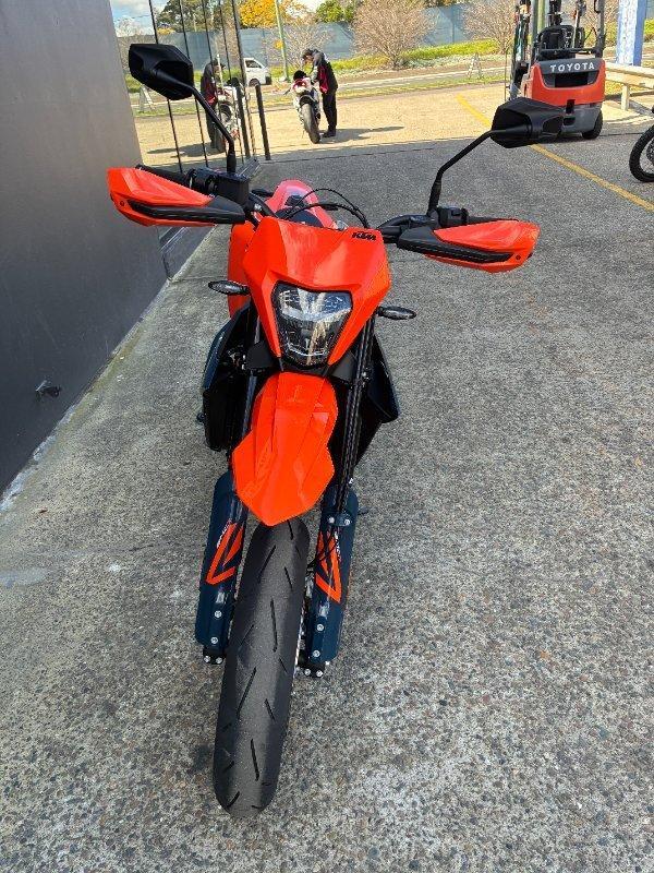 2026 KTM 690 SMC R SUPERMOTARD