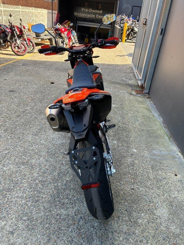 2026 KTM 690 SMC R SUPERMOTARD