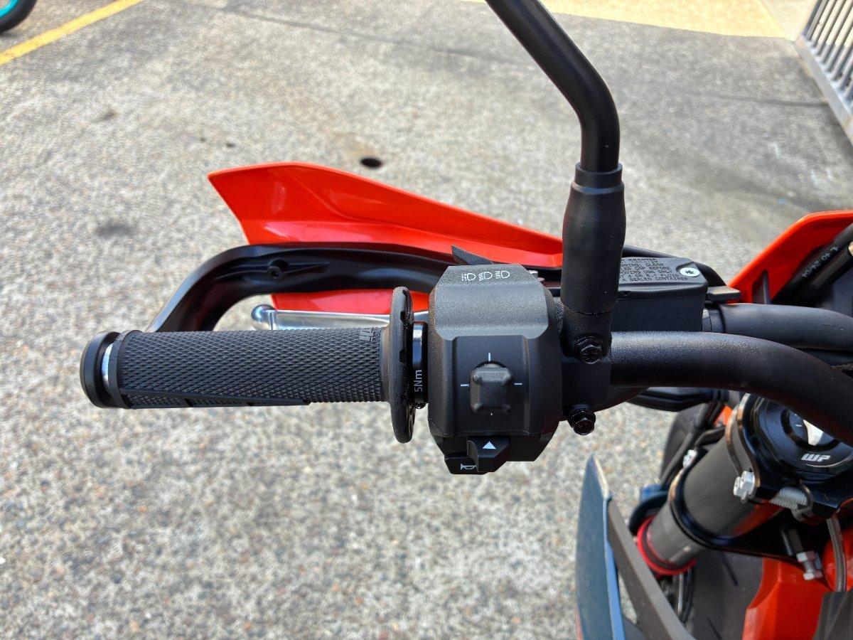 2026 KTM 690 SMC R SUPERMOTARD