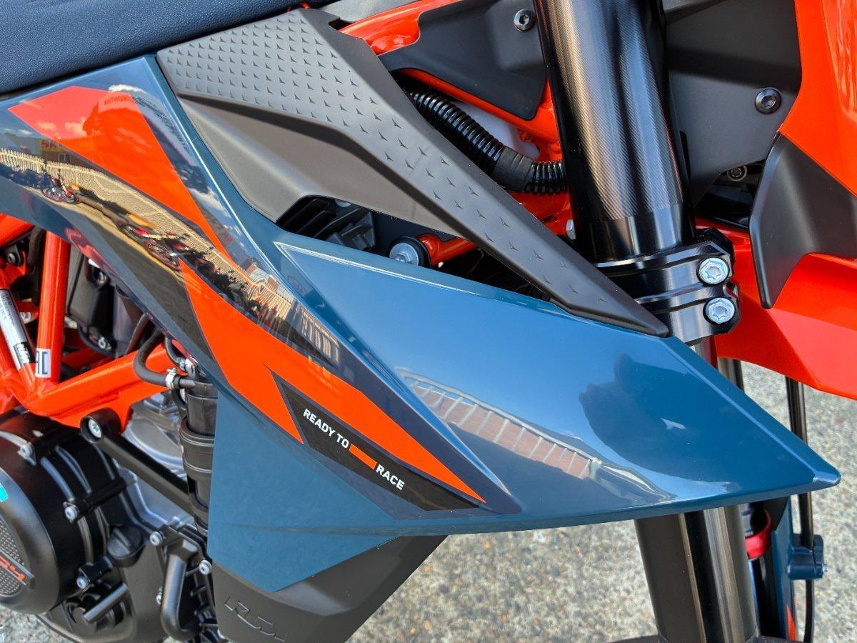 2026 KTM 690 SMC R SUPERMOTARD