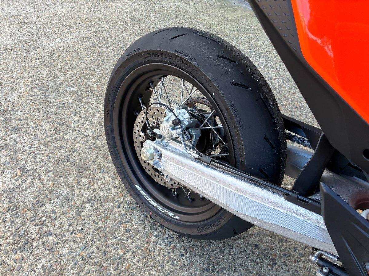 2026 KTM 690 SMC R SUPERMOTARD