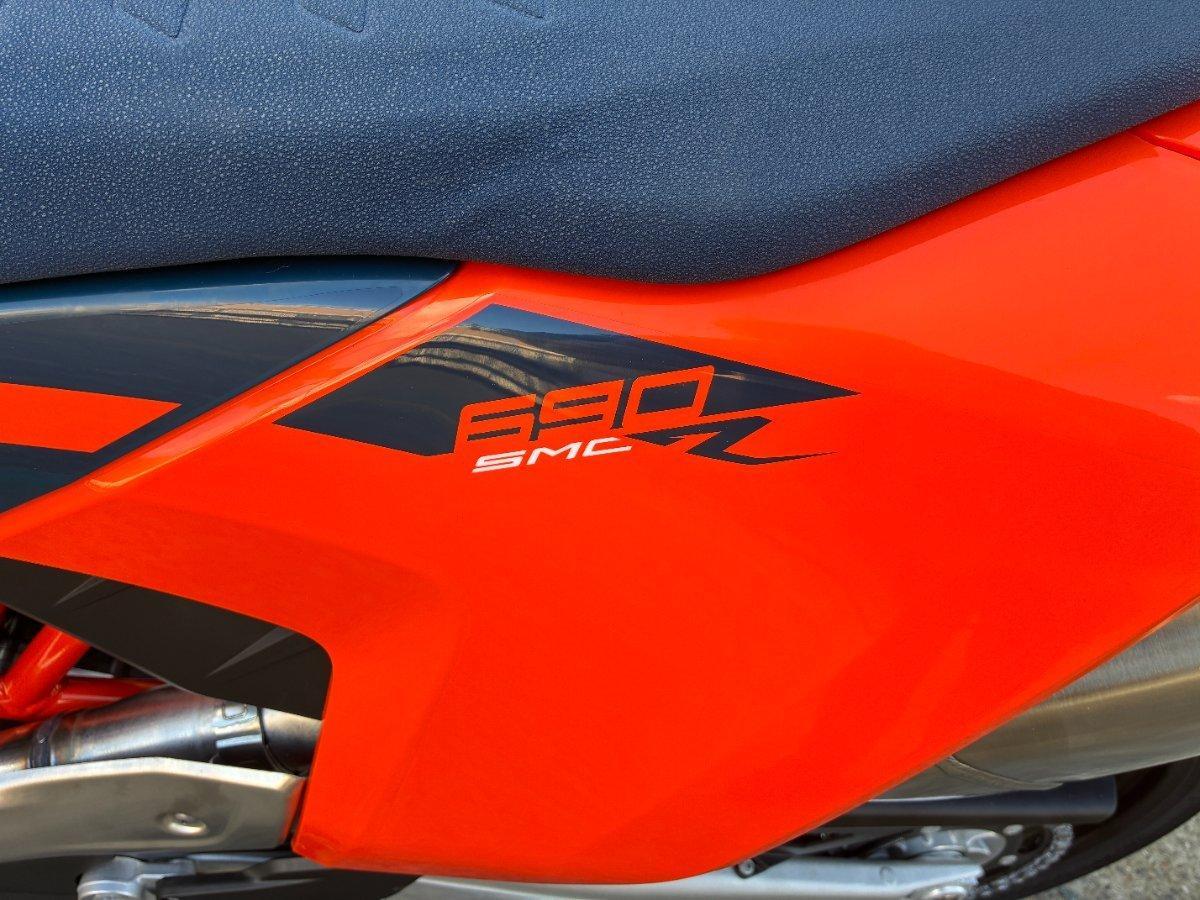 2026 KTM 690 SMC R SUPERMOTARD