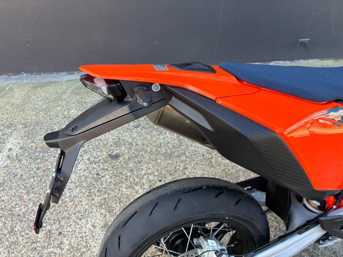 2026 KTM 690 SMC R SUPERMOTARD