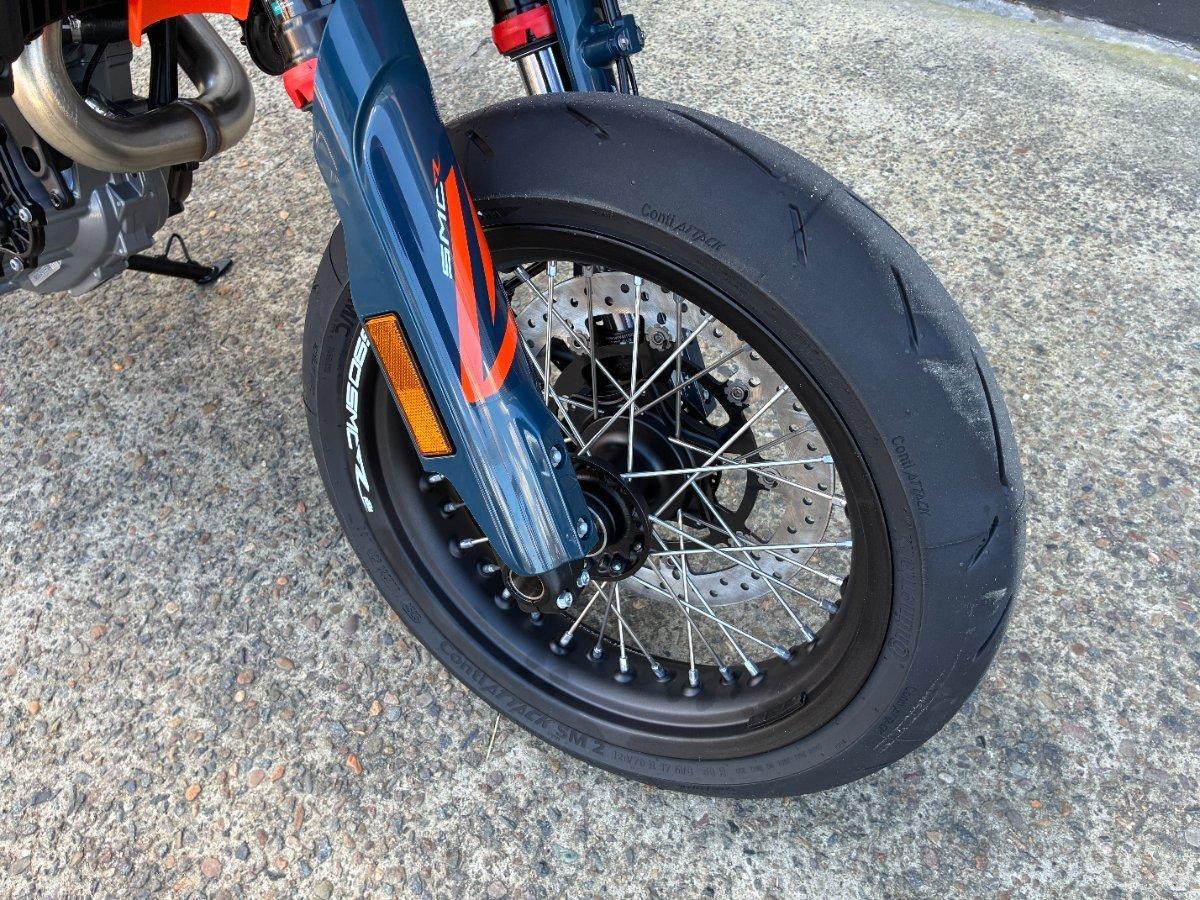 2026 KTM 690 SMC R SUPERMOTARD
