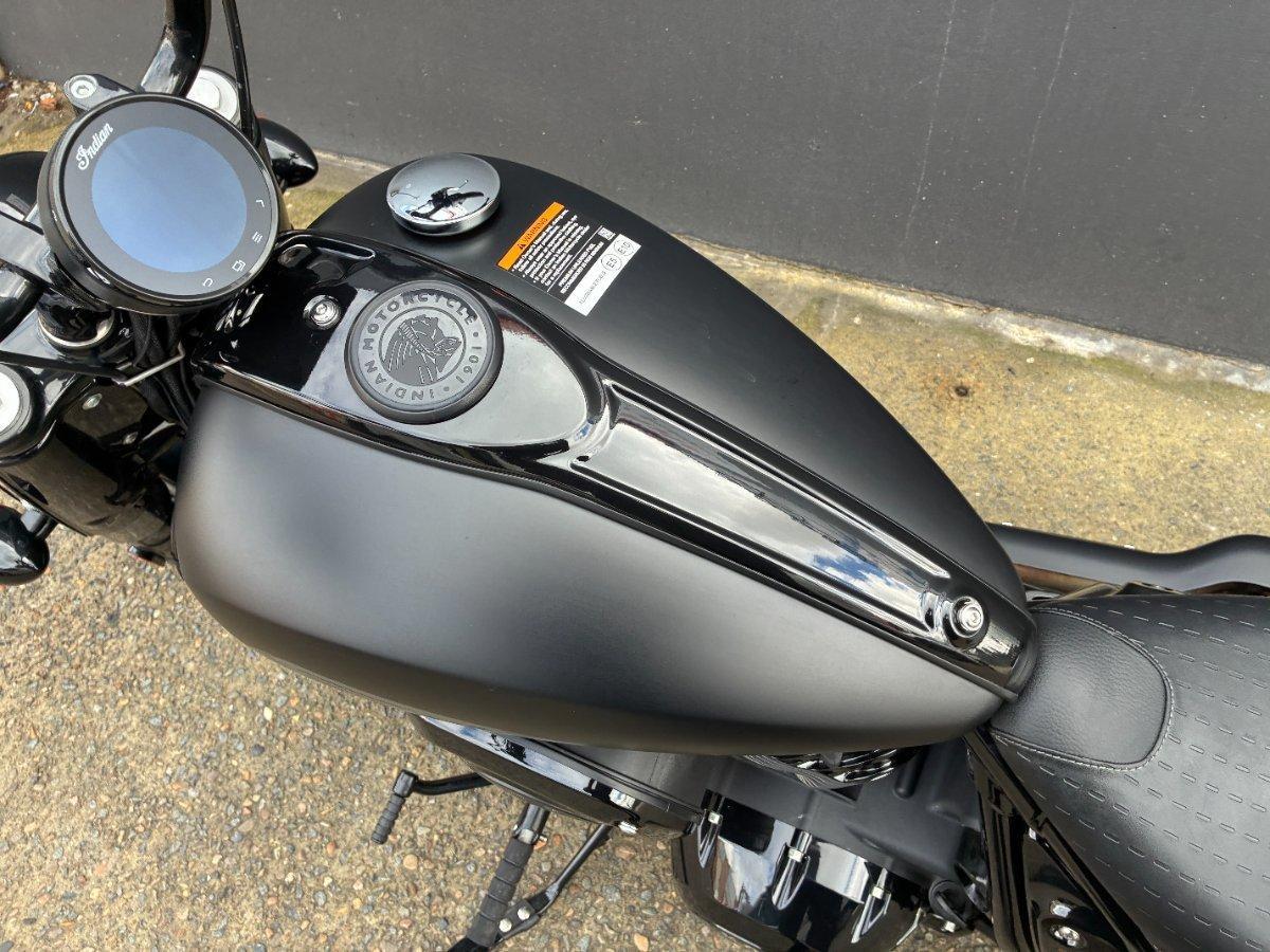 2023 INDIAN CHIEF BOBBER DARK HORSE TOURER