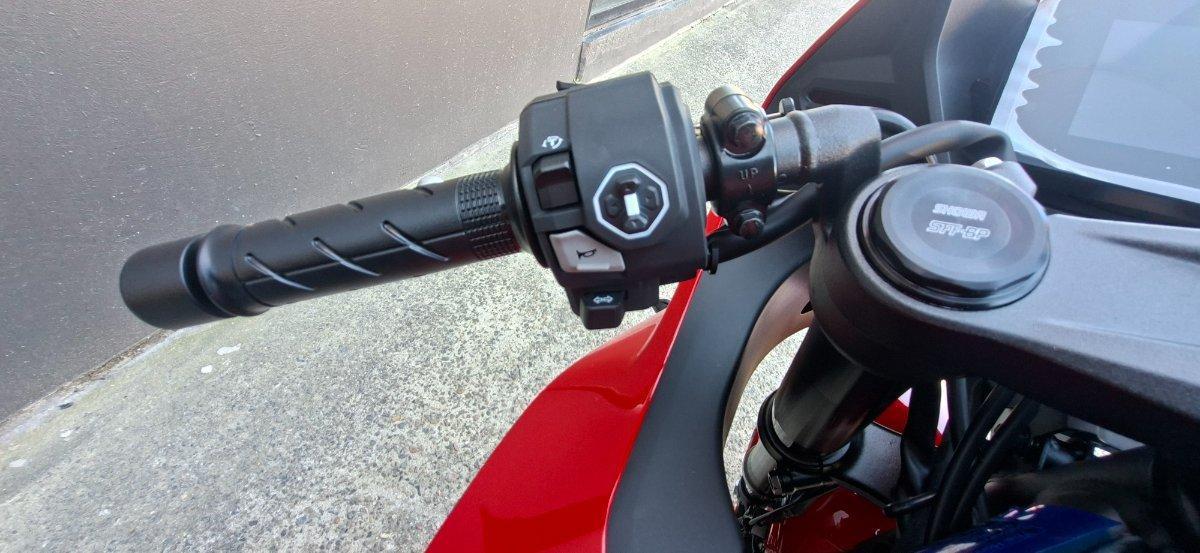 2026 HONDA CBR650R E-CLUTCH SPORTS