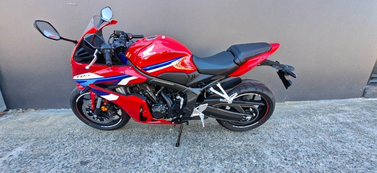 2026 HONDA CBR650R E-CLUTCH SPORTS