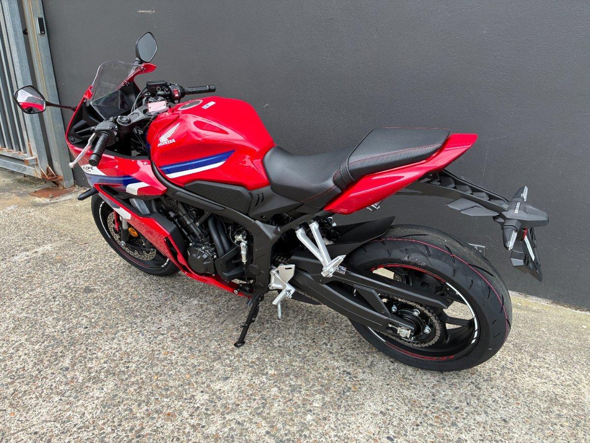 2026 HONDA CBR650R E-CLUTCH SPORTS