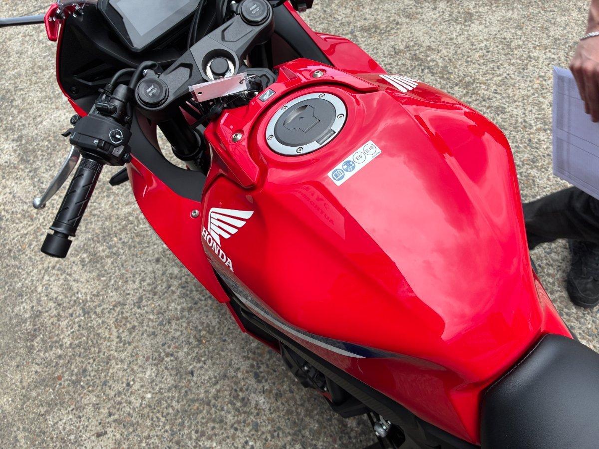 2026 HONDA CBR650R E-CLUTCH SPORTS