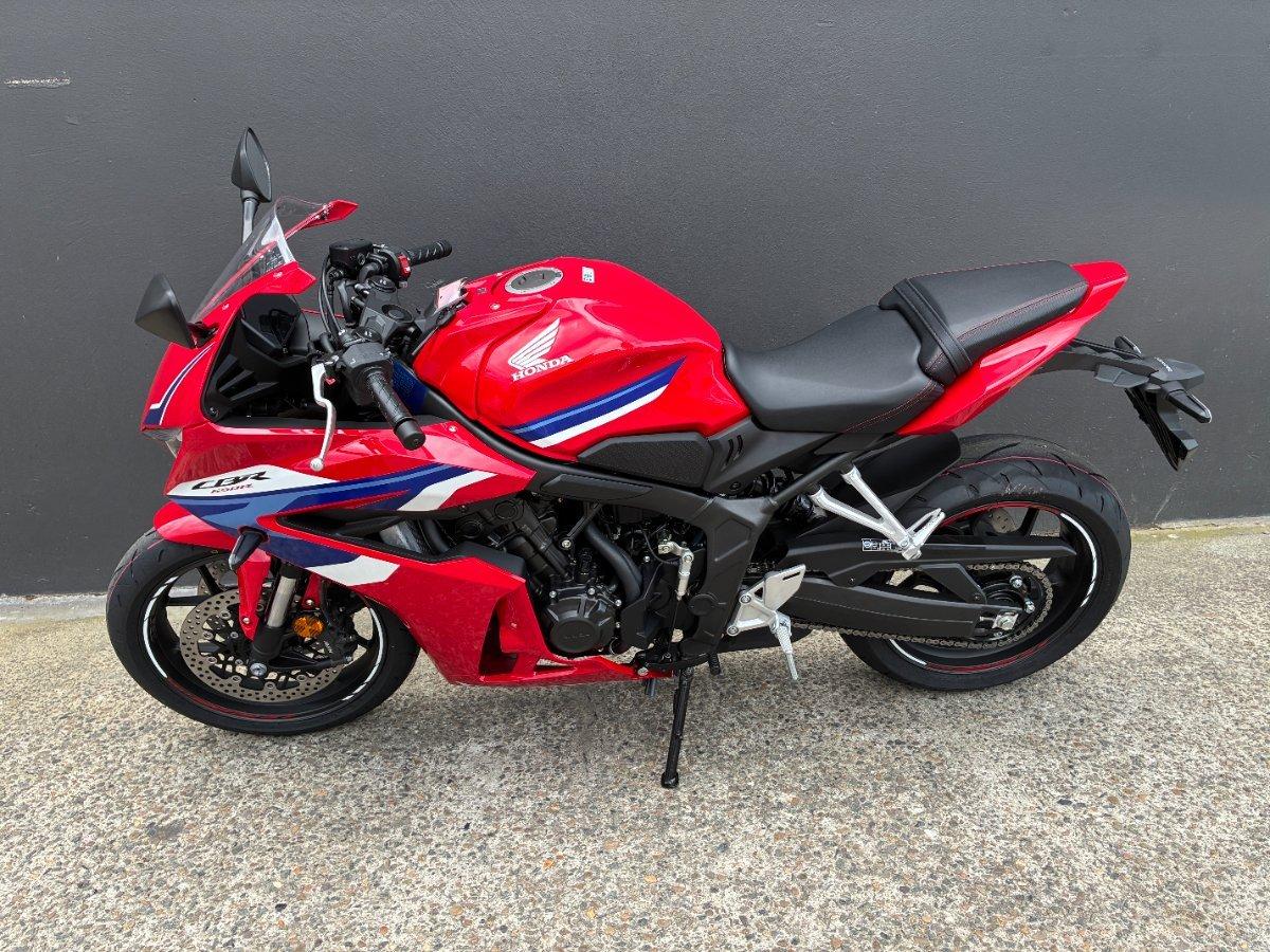2026 HONDA CBR650R E-CLUTCH SPORTS