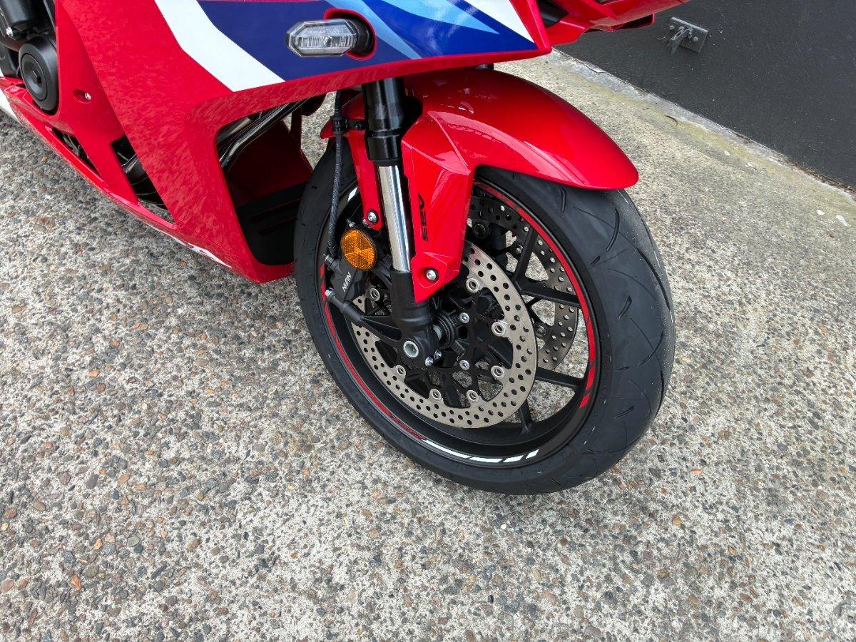 2026 HONDA CBR650R E-CLUTCH SPORTS