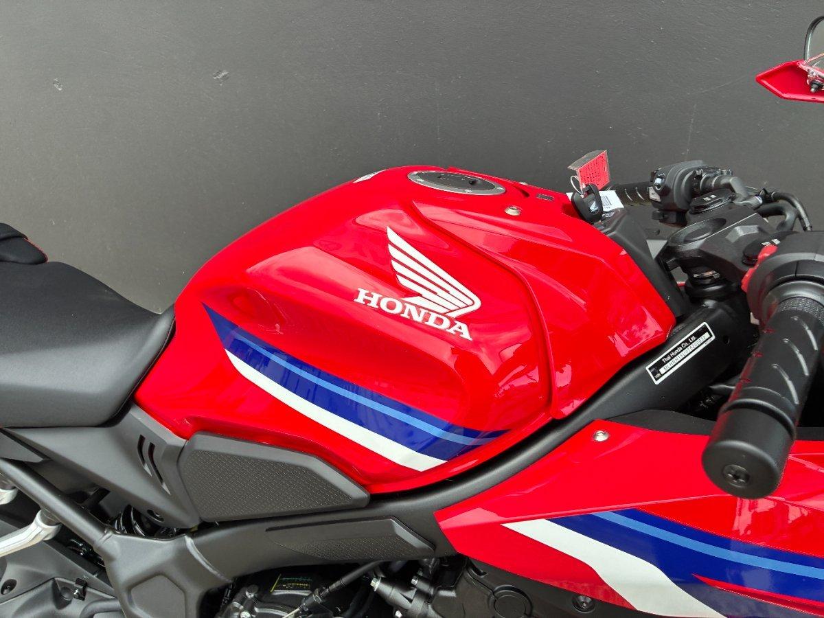 2026 HONDA CBR650R E-CLUTCH SPORTS