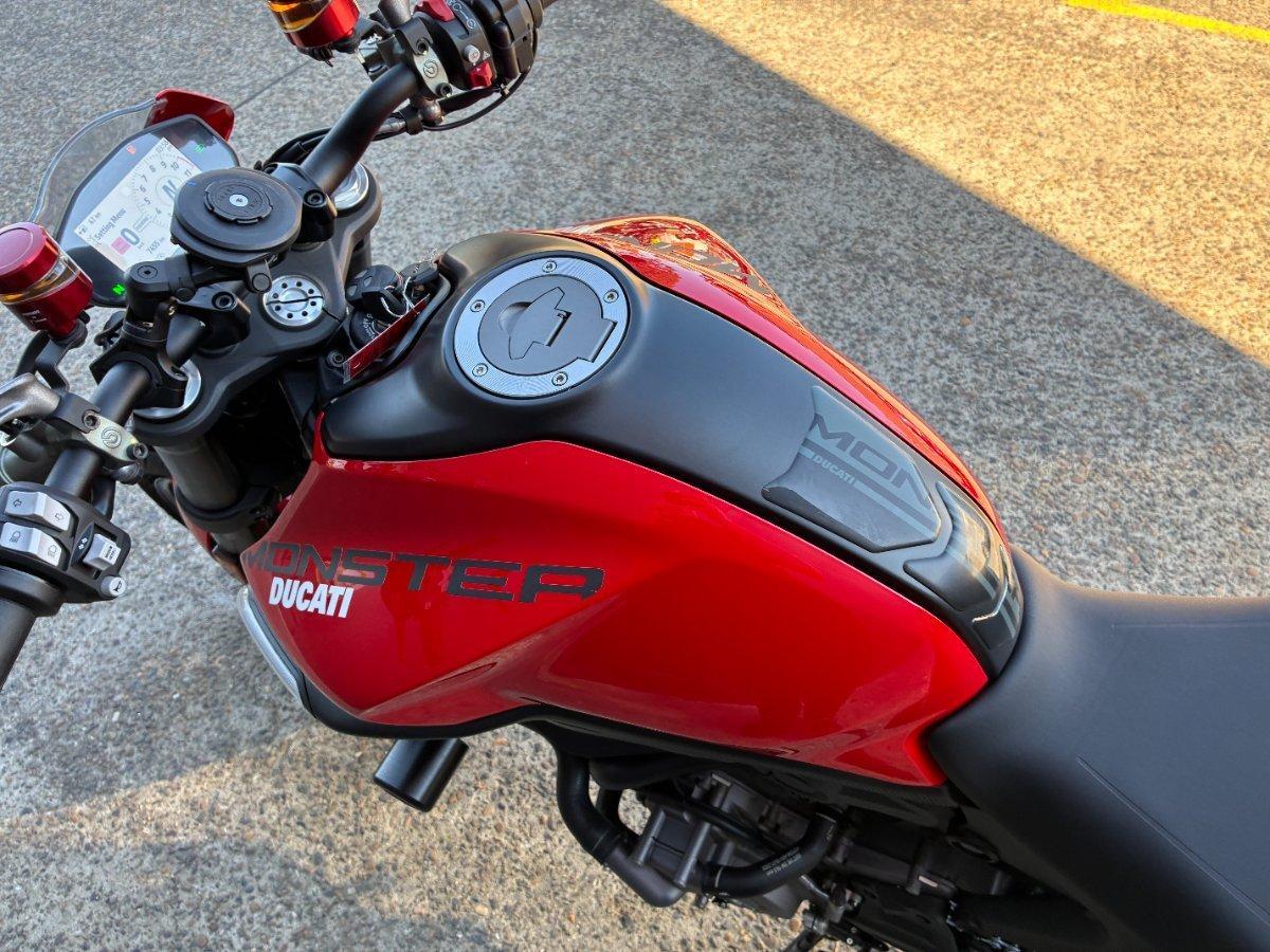 2022 DUCATI MONSTER 937 RED ROAD