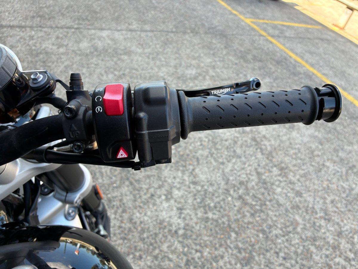 2022 TRIUMPH STREET TWIN ROAD