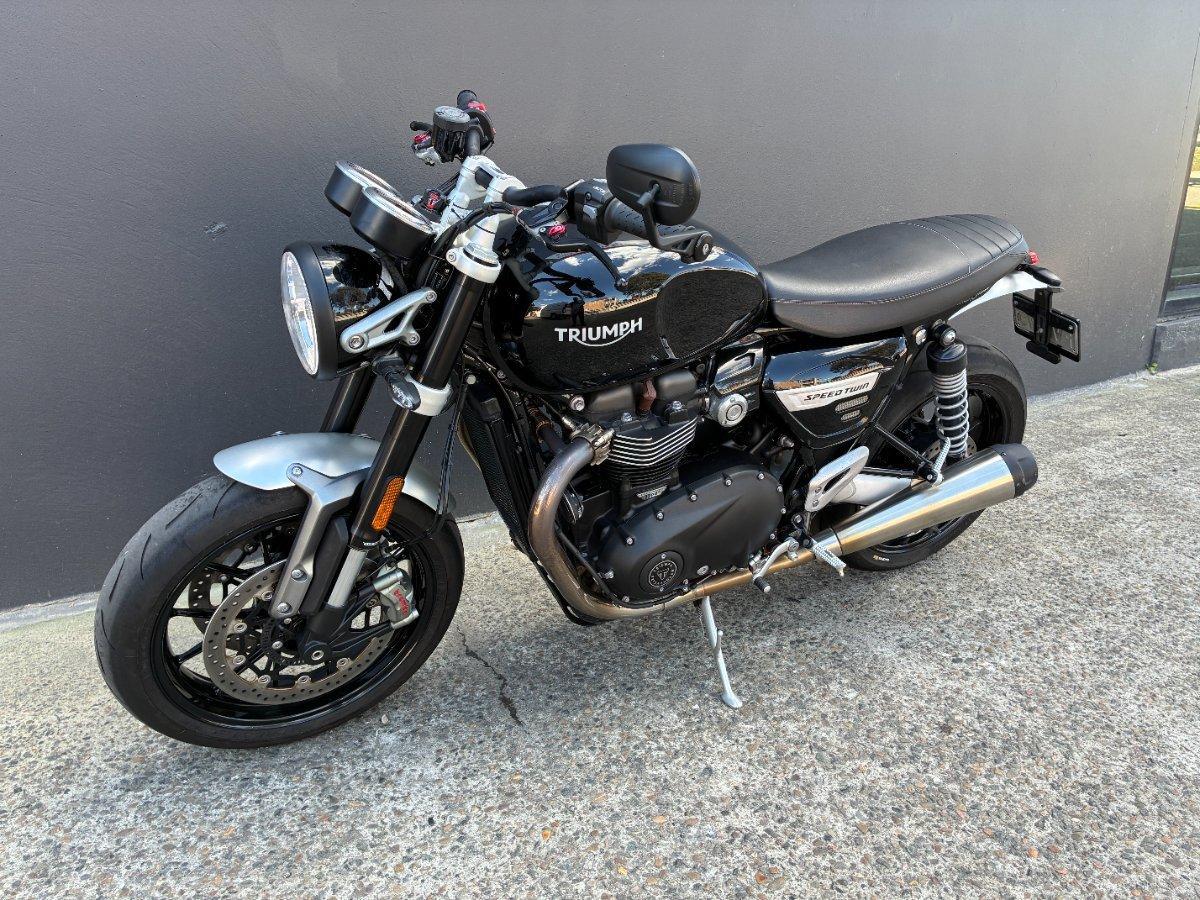 2022 TRIUMPH STREET TWIN ROAD