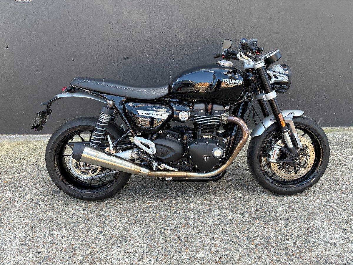2022 TRIUMPH STREET TWIN ROAD
