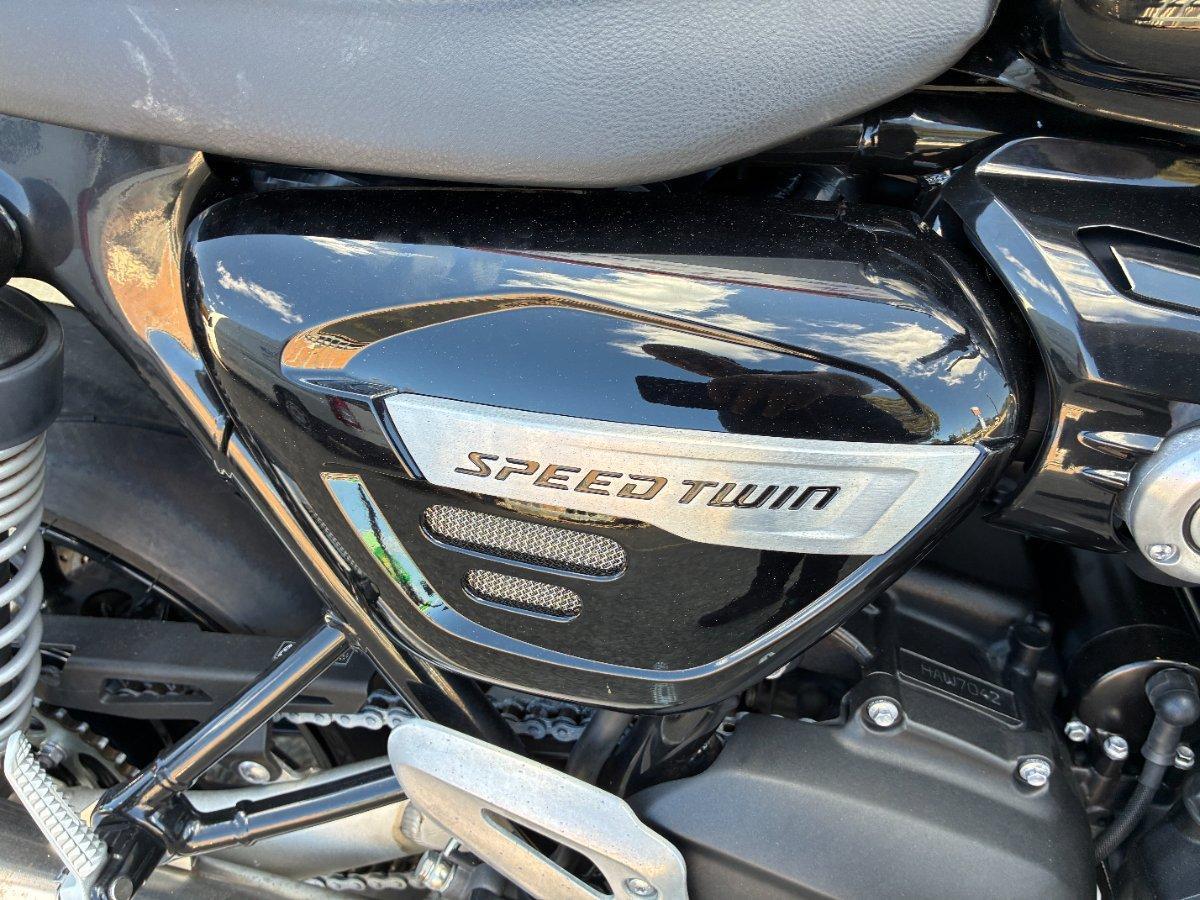2022 TRIUMPH STREET TWIN ROAD