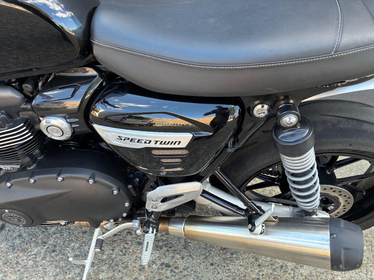2022 TRIUMPH STREET TWIN ROAD