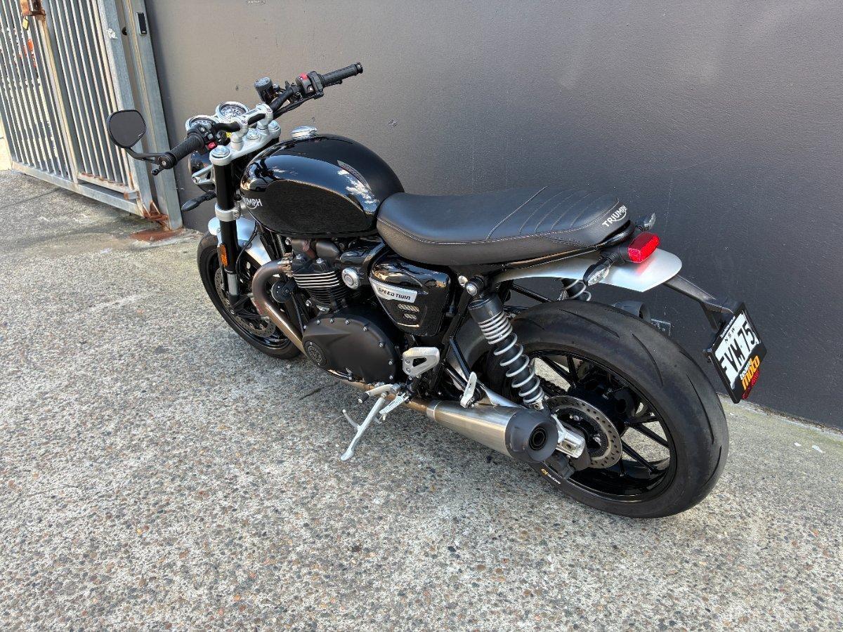 2022 TRIUMPH STREET TWIN ROAD