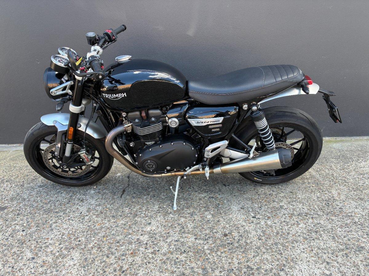 2022 TRIUMPH STREET TWIN ROAD