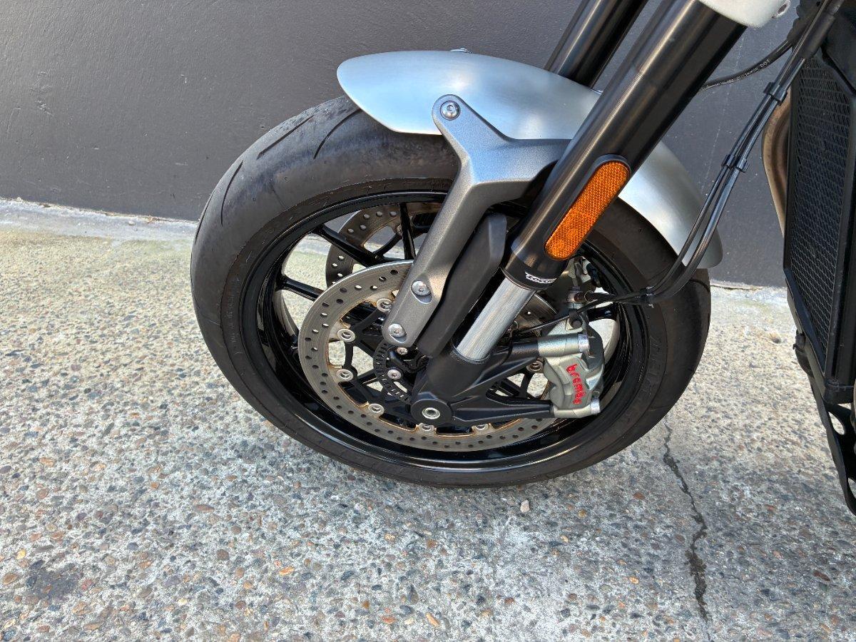 2022 TRIUMPH STREET TWIN ROAD