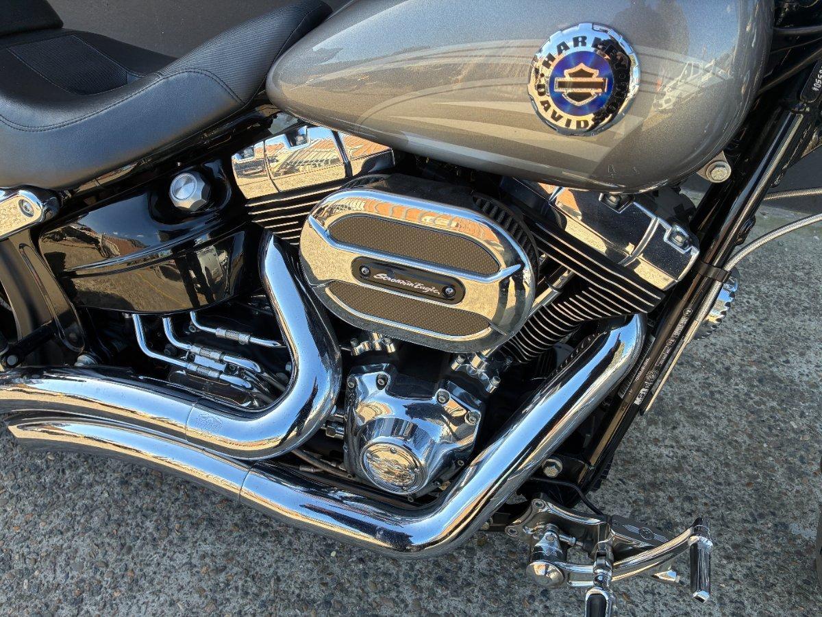 2016 HARLEY-DAVIDSON FXSB SOFTAIL BREAKOUT CRUISER