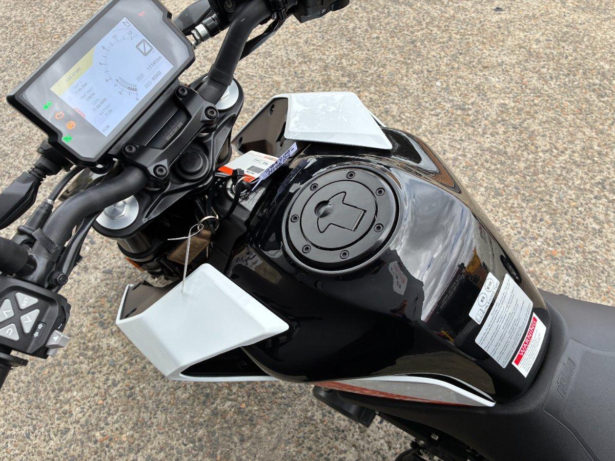 2023 KTM 390 DUKE ROAD