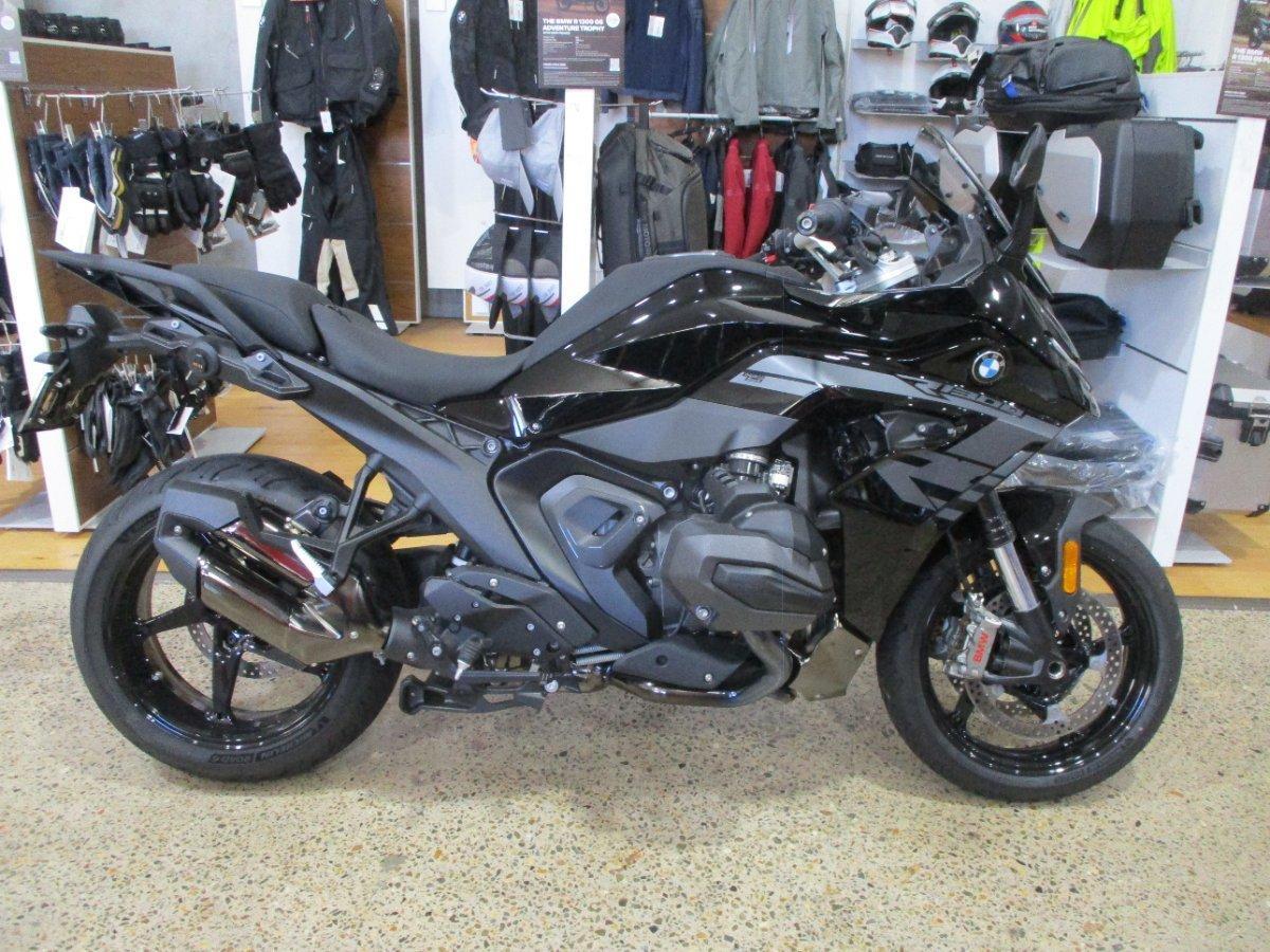 2026 BMW R 1300 RS TRIPLE BLACK SPORTS