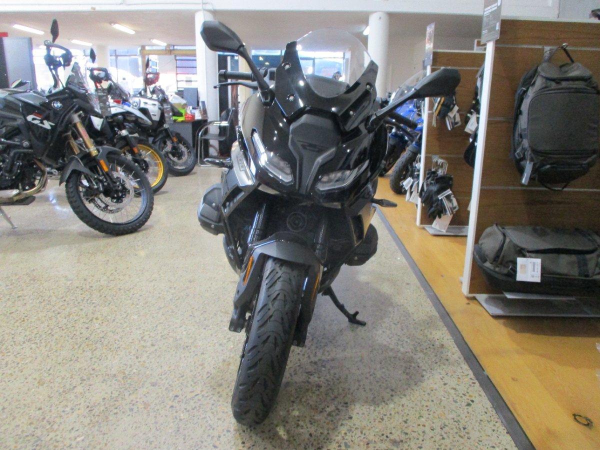 2026 BMW R 1300 RS TRIPLE BLACK SPORTS