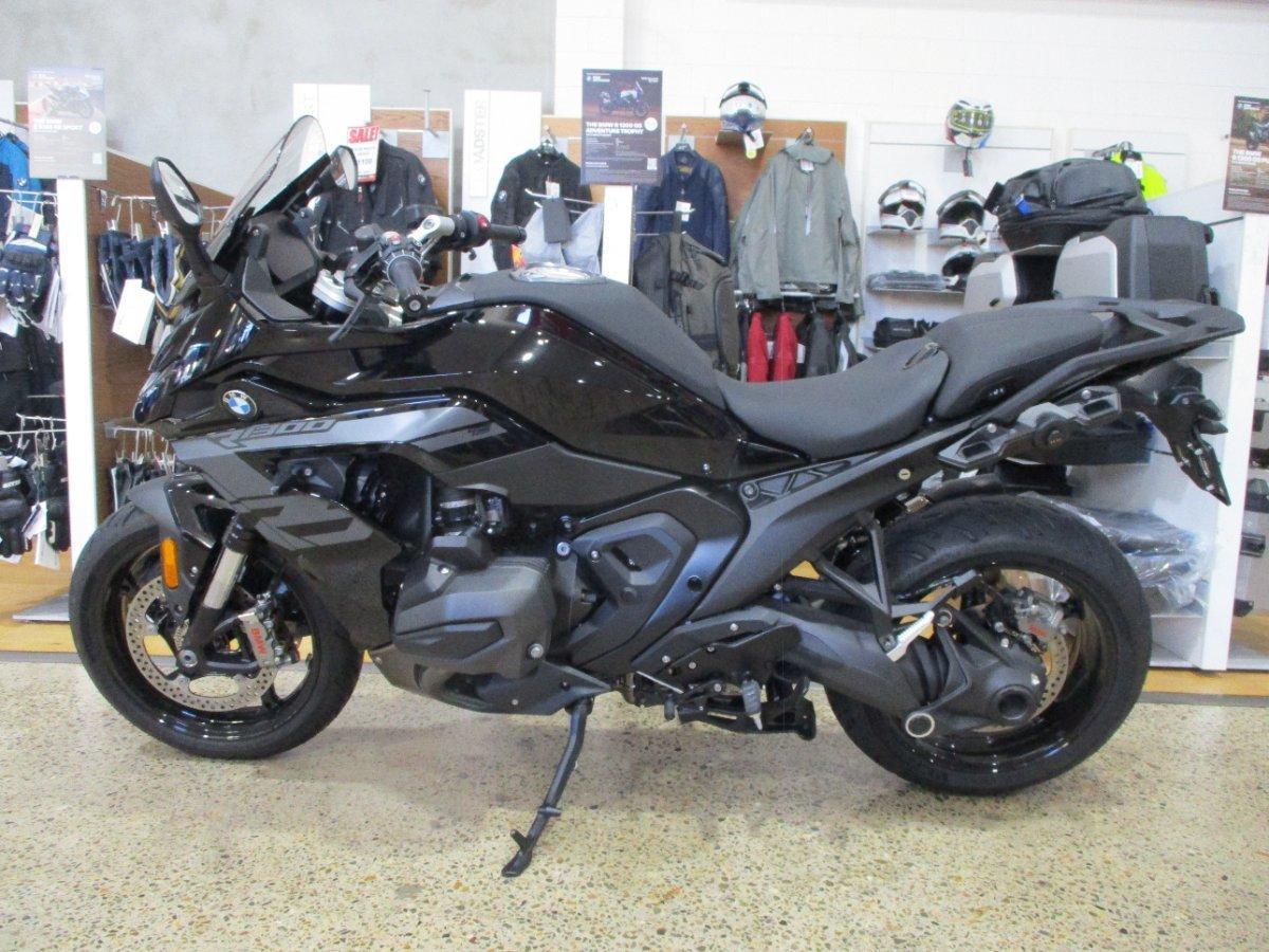 2026 BMW R 1300 RS TRIPLE BLACK SPORTS