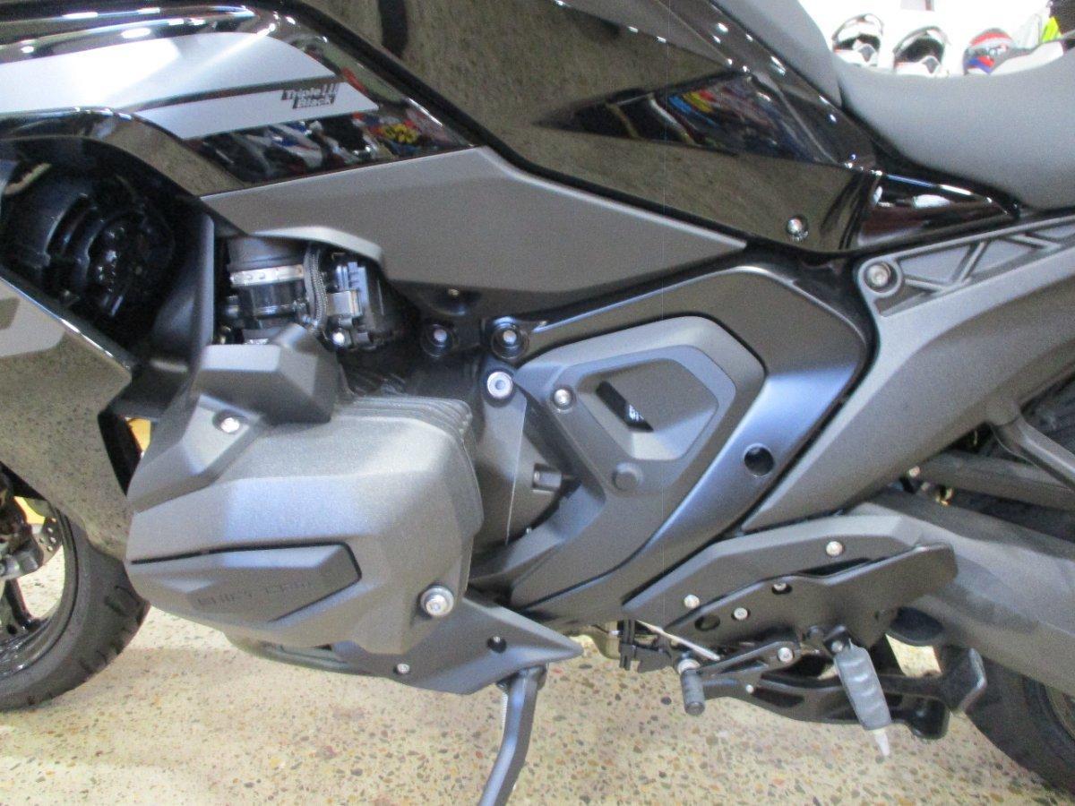 2026 BMW R 1300 RS TRIPLE BLACK SPORTS