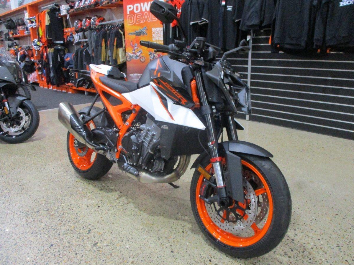2026 KTM 990 DUKE R ROAD
