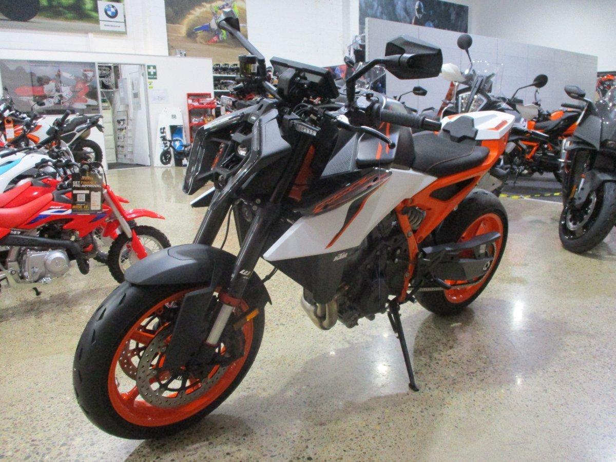 2026 KTM 990 DUKE R ROAD