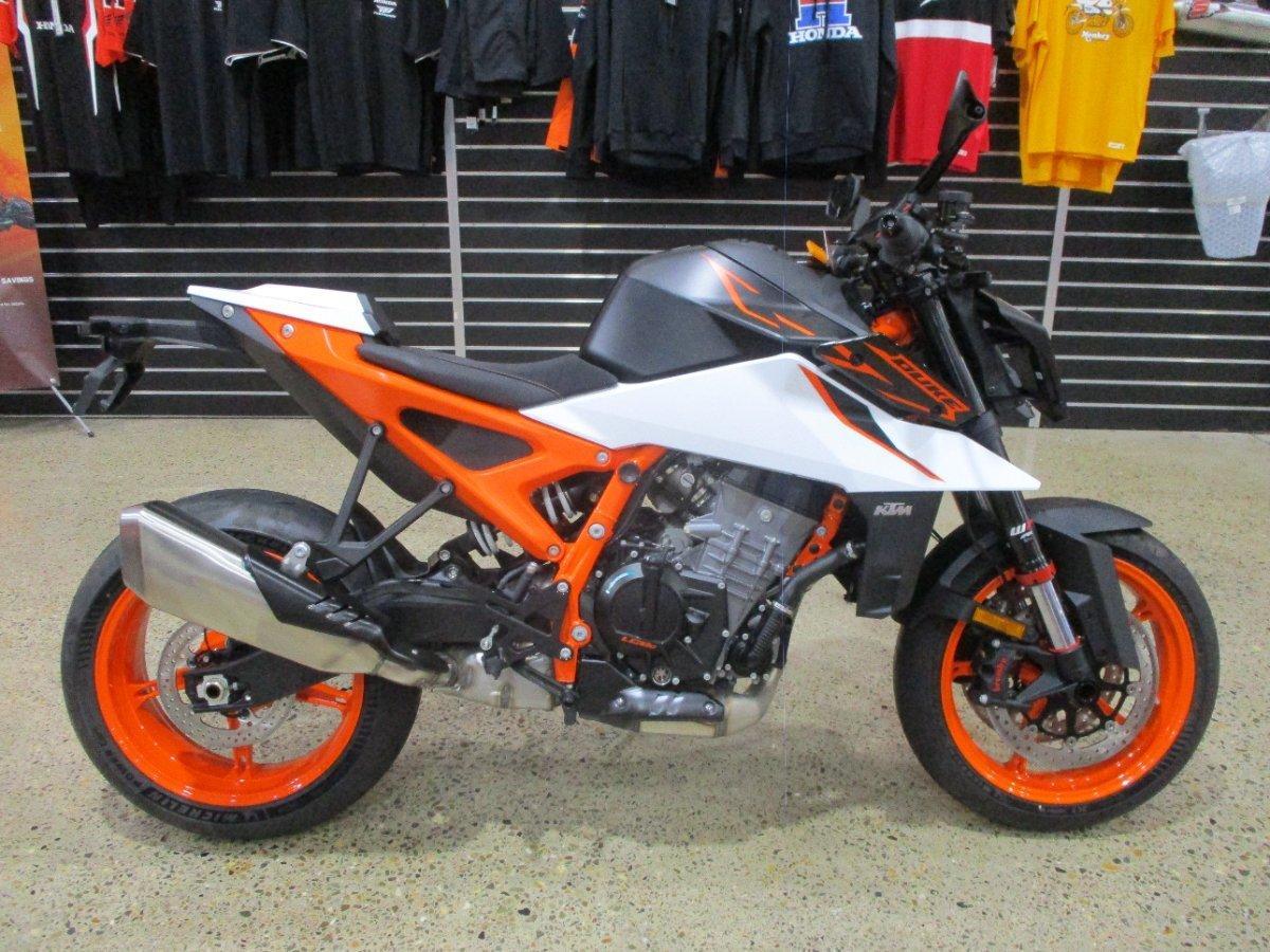 2026 KTM 990 DUKE R ROAD