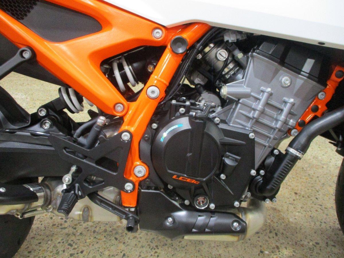 2026 KTM 990 DUKE R ROAD