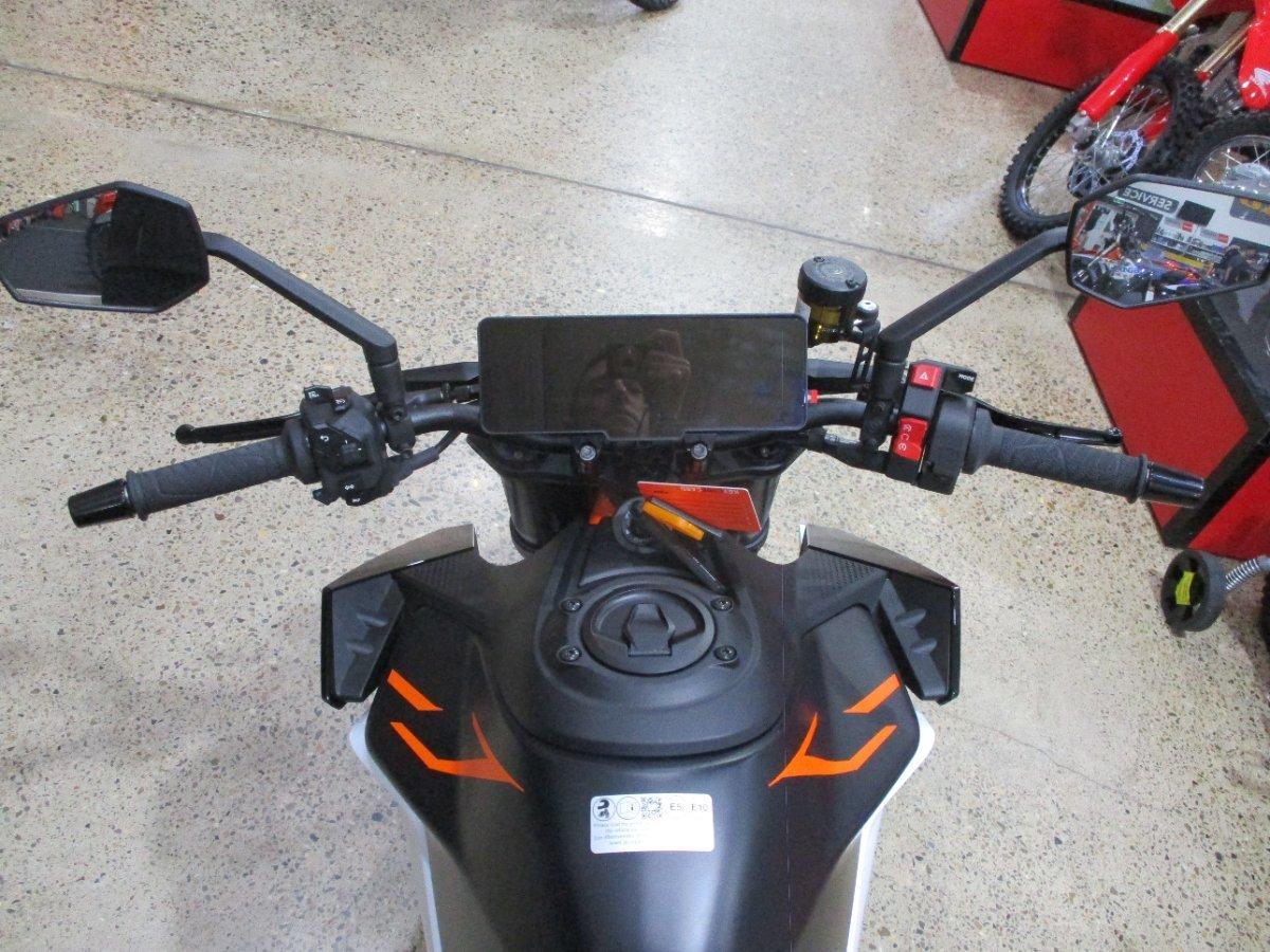 2026 KTM 990 DUKE R ROAD
