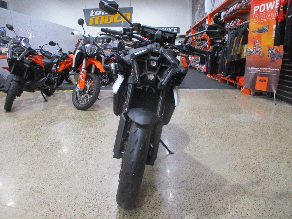 2026 KTM 990 DUKE R ROAD