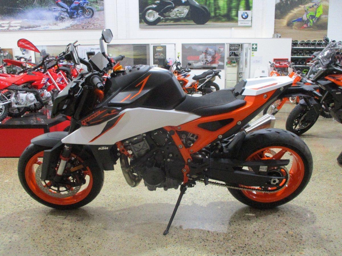 2026 KTM 990 DUKE R ROAD