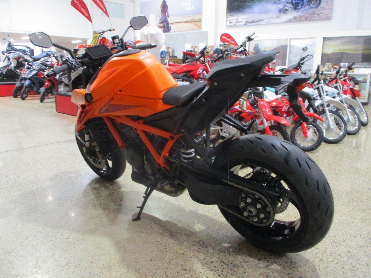 2026 KTM 1390 SUPER DUKE R EVO SPORTS