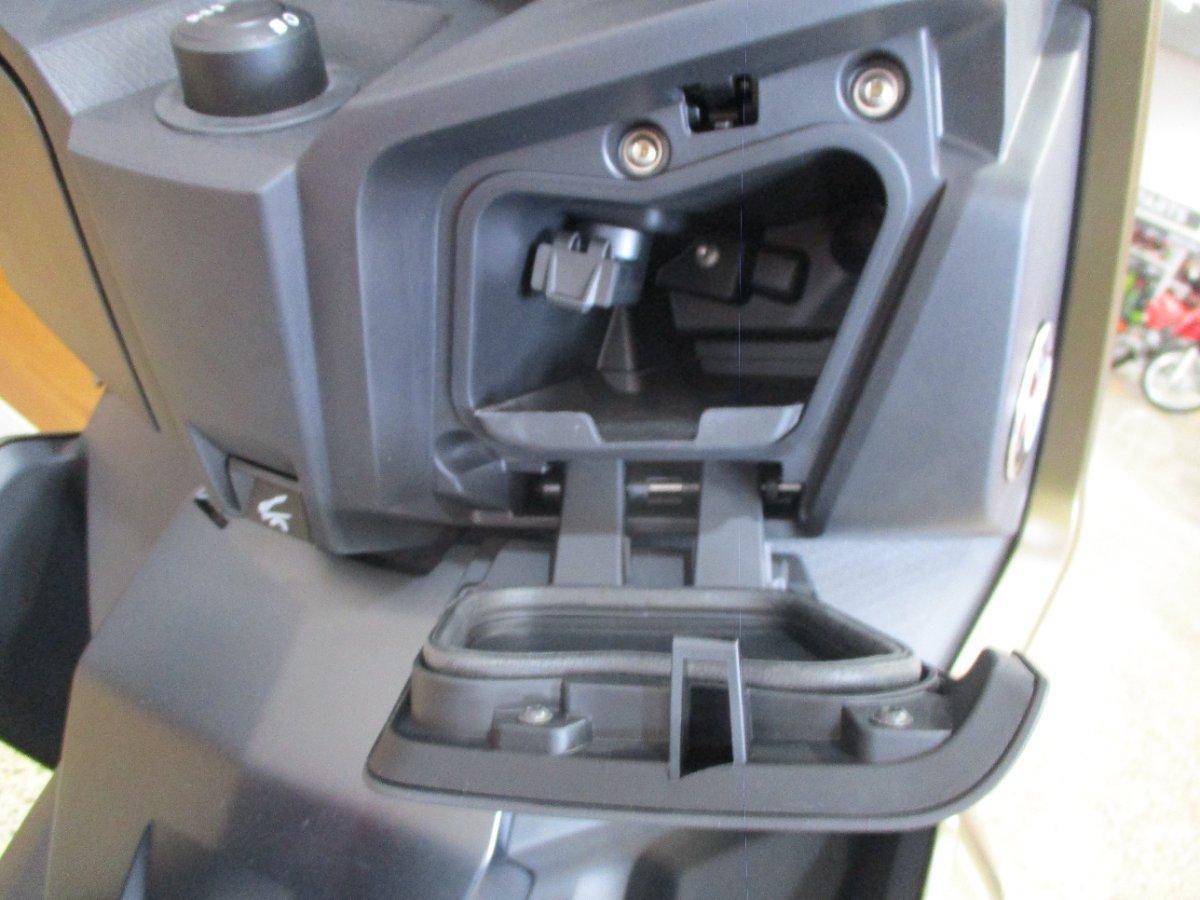 2025 BMW C 400 X ION SCOOTER