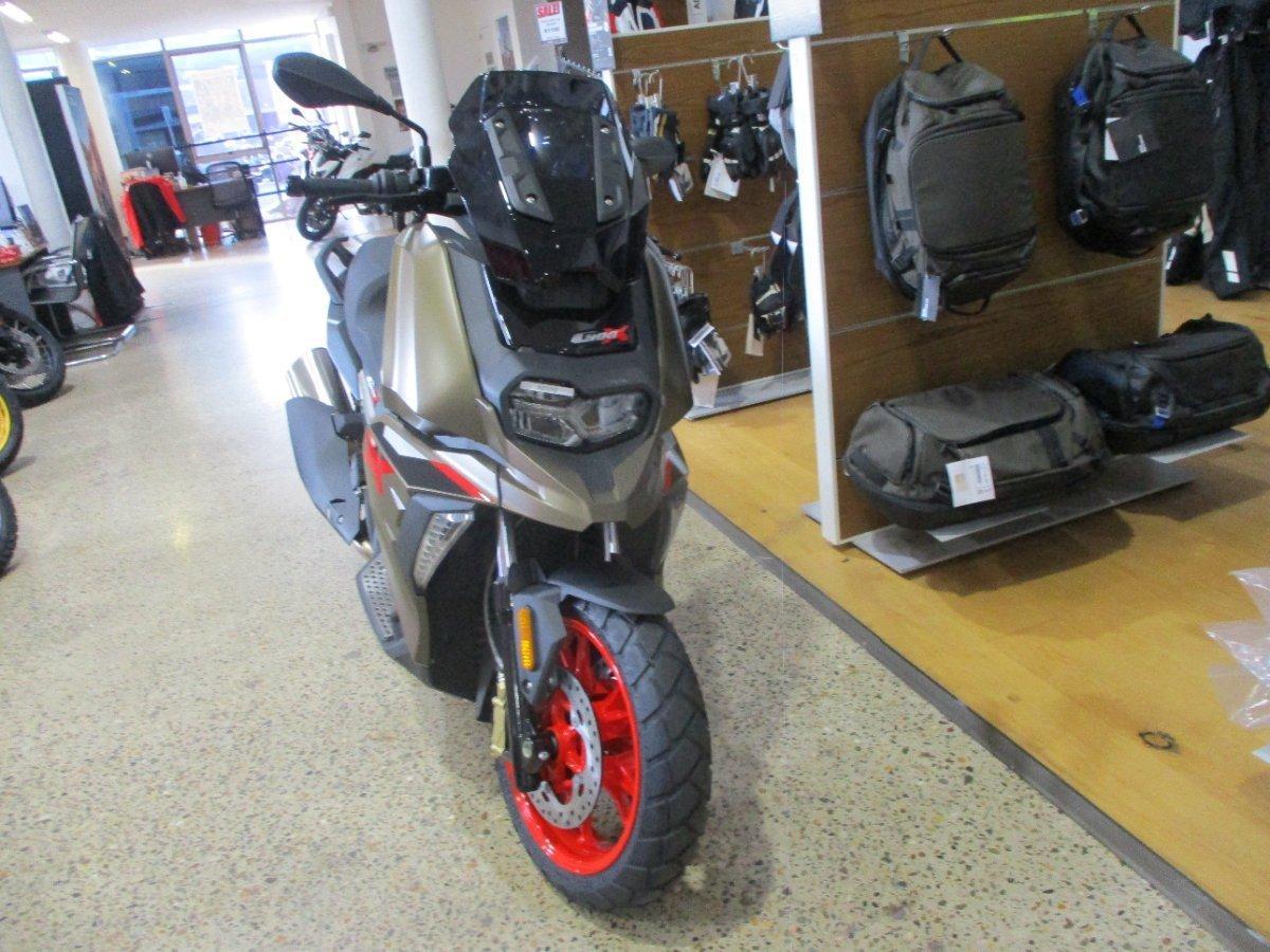2025 BMW C 400 X ION SCOOTER