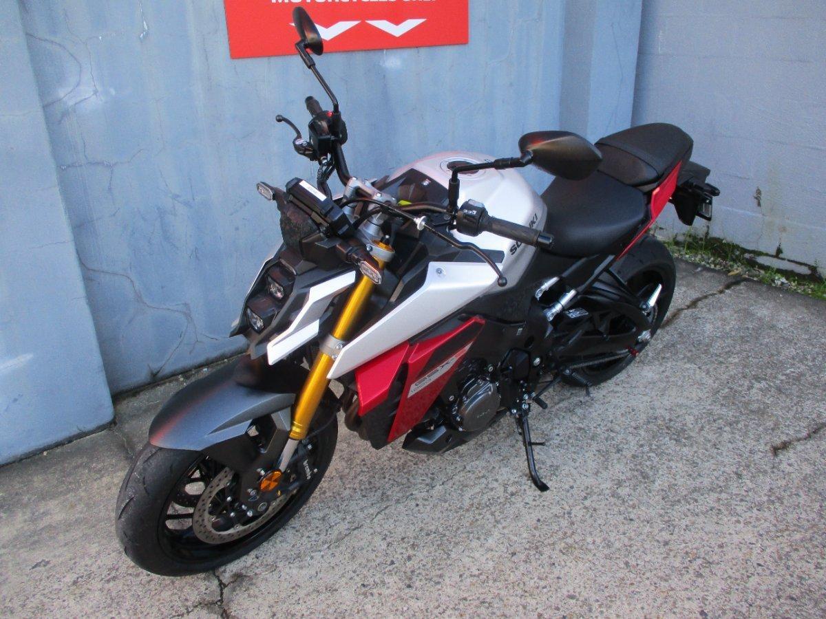 2023 SUZUKI GSX-S1000 ROAD