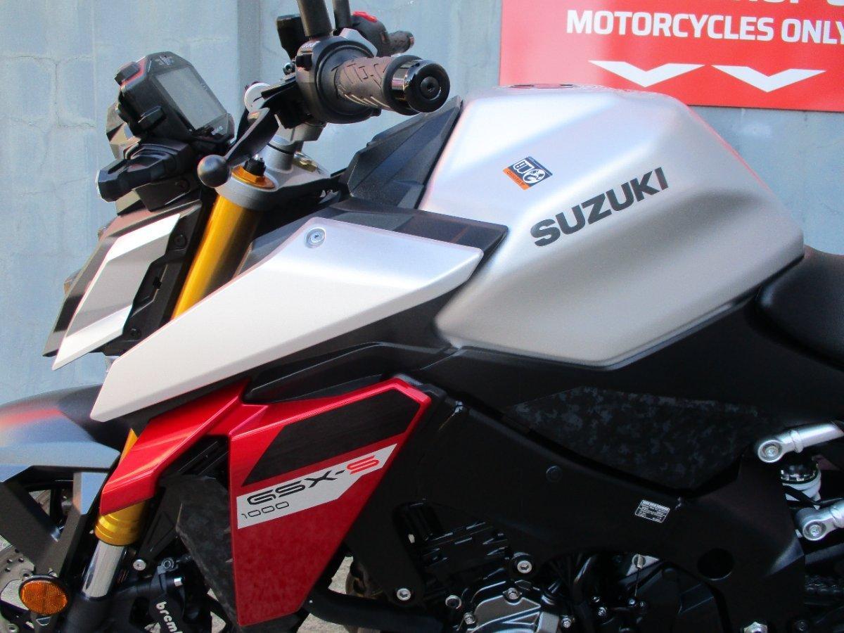 2023 SUZUKI GSX-S1000 ROAD