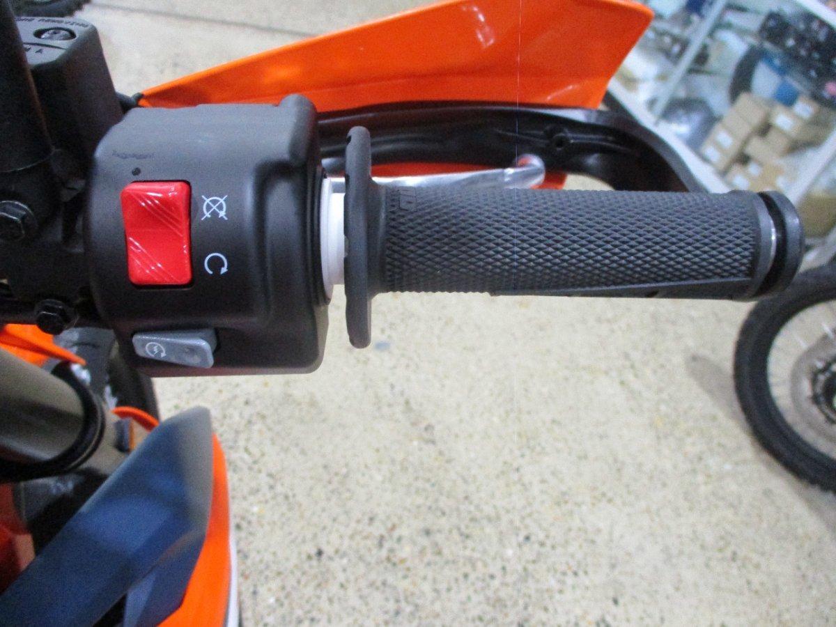 2024 KTM 690 SMC R SUPERMOTARD