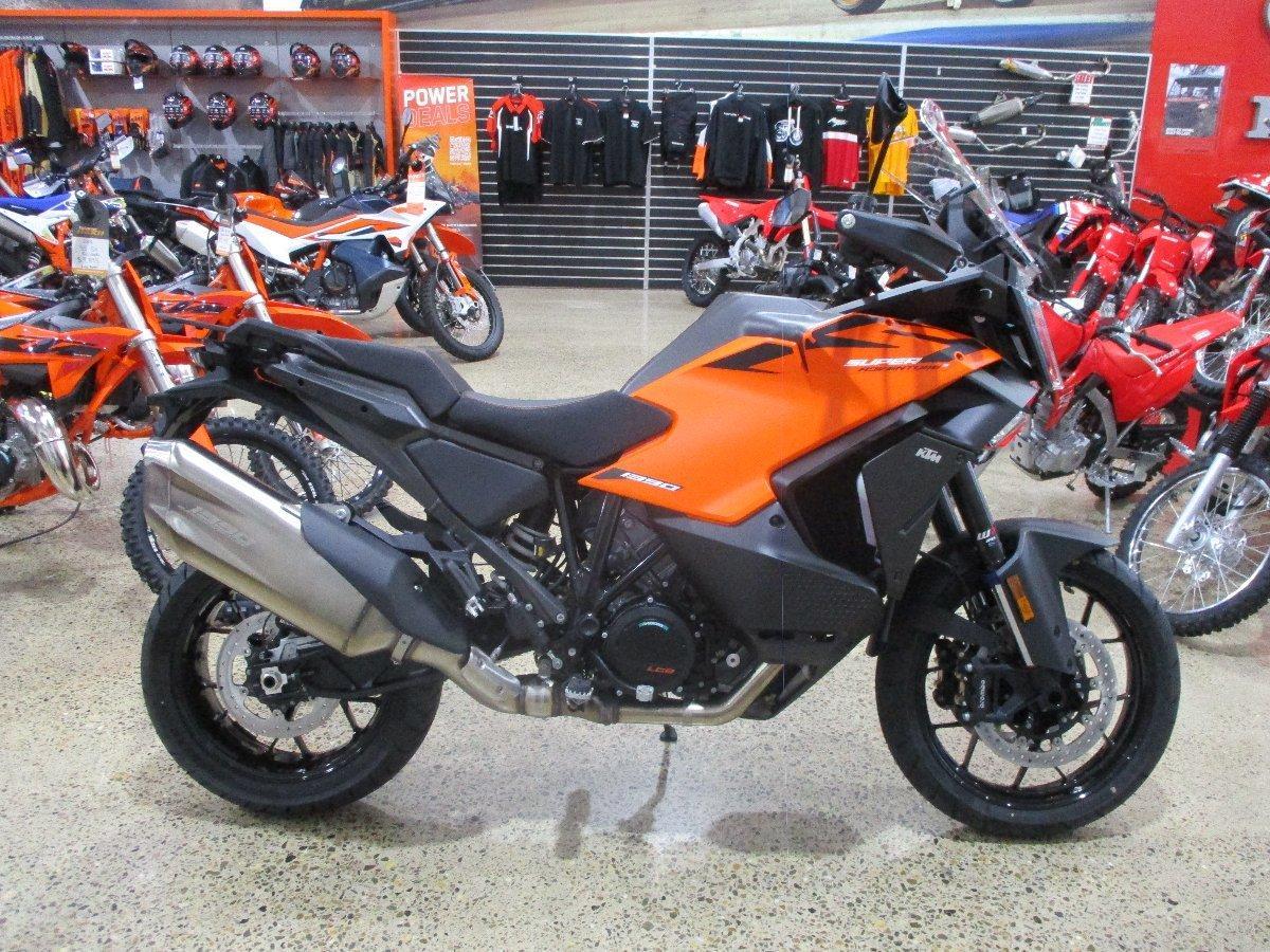 2026 KTM 1390 SUPER ADVENTURE S DUAL SPORTS